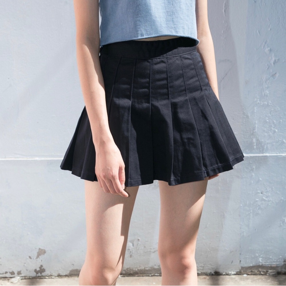 Brandy Melville / J. Galt pleated navy blue tennis skirt w/ fitted shorts